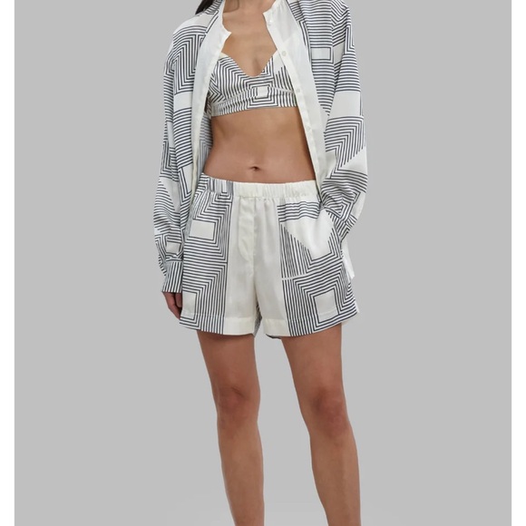 Low Classic Pull On Shorts - Picture 1 of 10